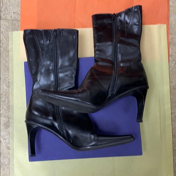 Berne Mev New York Black Leather Booties Never Used - Picture 2 of 3